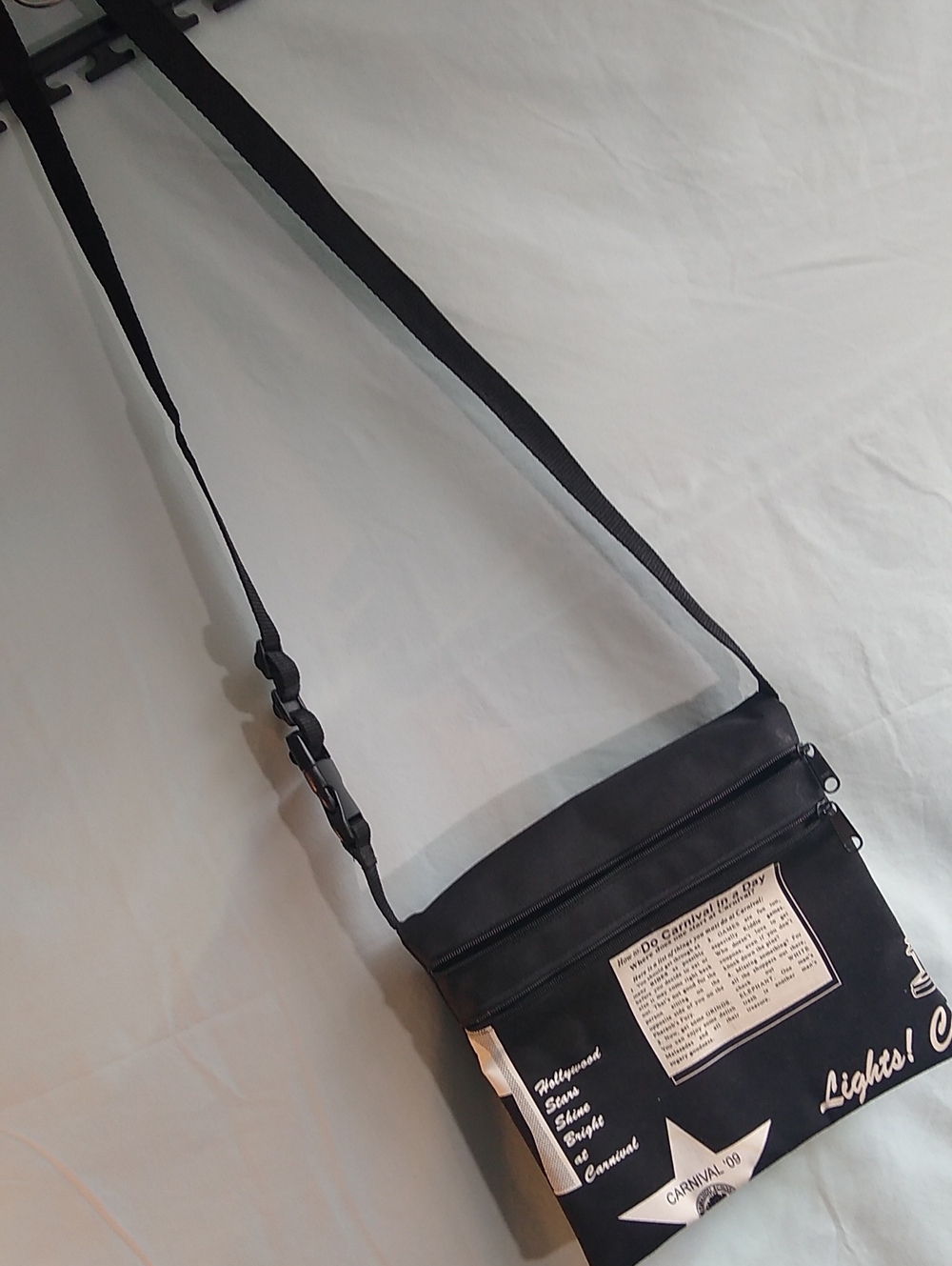 cute flat crossbody 3-zip deep pockets * adjusable strap * can be converted